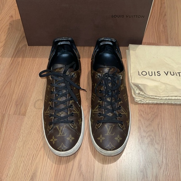Men’s Louis Vuitton Sneakers - Picture 1 of 7